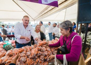 Agradecen familias de Reynosa beneficios de la Feria Mercado de Alimentos