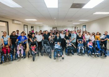 Ayuntamiento y DIF Reynosa entregan 15 sillas de ruedas PCI