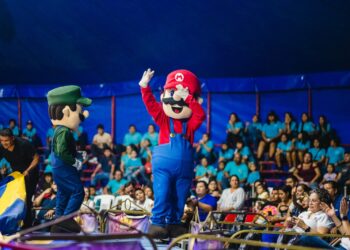 Disfrutan niños y abuelitos de Reynosa función de circo