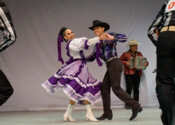 Reynosa se viste de folclor