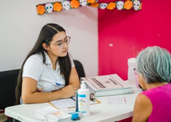 DIF Reynosa lleva brigadas a Casas Club del Adulto Mayor