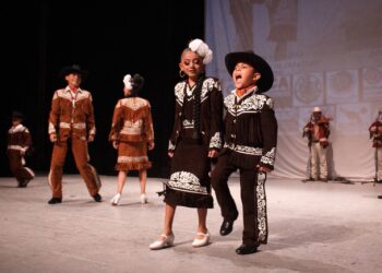 Recibe Reynosa a folcloristas de todo el país para bailar polka y huapango huasteco