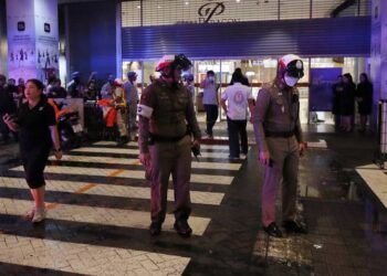 Tiroteo en centro comercial de Bangkok deja 3 muertos; tirador tendría 14 años