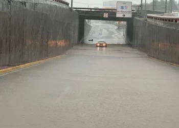 Rescatan a 7 personas tras lluvias torrenciales en Nuevo León