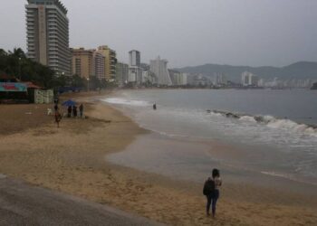 Acapulco, incomunicado tras paso de Otis