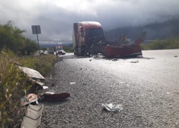 Violento choque entre tráiler y pipa en tramo Jaumave-Palmillas; conductor ileso