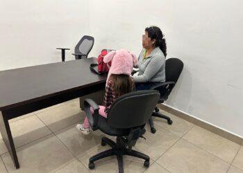 Rescatan a pequeña extraviada