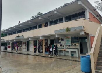 Madre de familia demandará a escuela secundaria