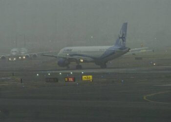 AICM suspende sus operaciones por banco de niebla