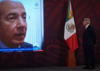 Calderón acusa a AMLO de poner en peligro la democracia en México, en foro internacional