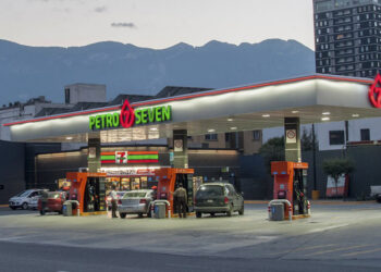 Profeco pide a Petro Seven a reconsiderar su precio de gasolina regular en Monterrey