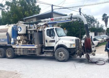Soluciona COMAPA fuga de agua residual en la colonia Tamaulipas