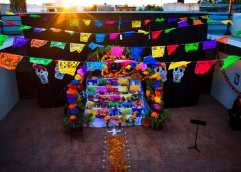 IRCA dedica ofrenda a Rubén Fuentes
