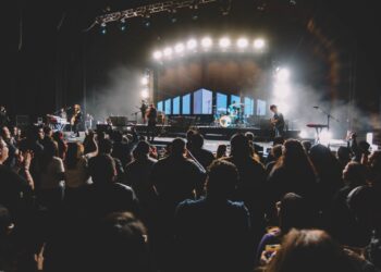 Los Bunkers ponen a bailar a regios