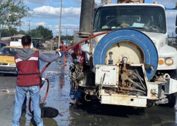 Exhorta COMAPA a no arrojar basura a la vía pública para prevenir fugas de agua residual