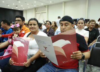 Entrega Américo escrituras a 1,500 familias tamaulipecas