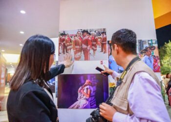 Inaugura María de Villarreal la exposición fotográfica “Cien imágenes”