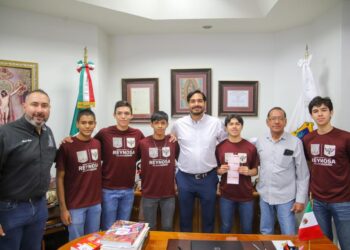 Recibió Alcalde Carlos Peña a Voleibolistas