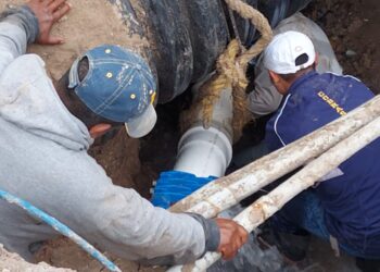 Repara COMAPA fuga de agua potable en colonia La Amistad