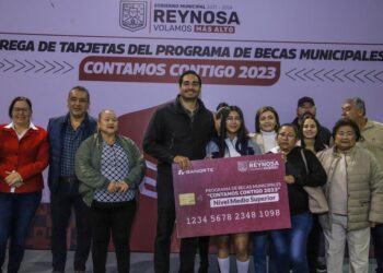 Entregó Alcalde Carlos Peña Ortiz tarjetas de Becas Municipales en Reynosa