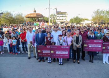El Alcalde Carlos Peña Ortiz entregó Becas a estudiantes de Bandas de Guerra de Reynosa