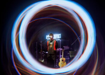 Kim Hyun-Joong con luces y neón en Monterrey  