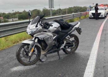 Tragedia en el Libramiento Anzaldúas: Motociclista pierde la vida al derrapar y chocar contra un muro
