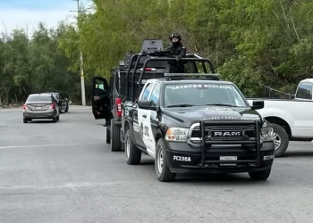 Jefe de la policía de Iturbide baleado afuera de un supermercado en Linares