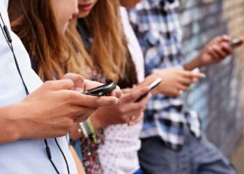 Detienen a joven por amenaza contra distrito escolar en Texas