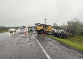 Volcadura de nodriza en Carretera Victoria – Matamoros provoca considerables daños materiales