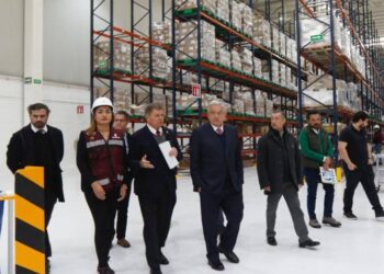 Megafarmacia del Bienestar entregará medicinas entre 24 y 48 horas, garantiza AMLO en inauguración