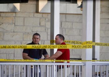 Asesina a mujer, hiere a un hombre y luego se suicida