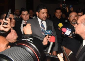 Samuel García reasume como gobernador de NL, notifica Javier Navarro a mandatario interino