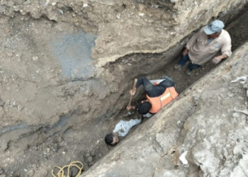 Rescatan a trabajador sepultado en una zanja en Nuevo León