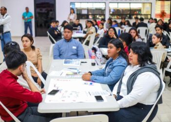 Hay oportunidades dice Alcalde Carlos Peña Ortiz a jóvenes de Maratón Emprende y Transforma