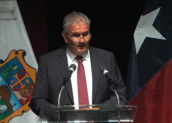 Inaugura secretario de Salud Congreso Binacional