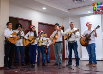 Ofrece IRCA muestra navideña del taller de guitarra