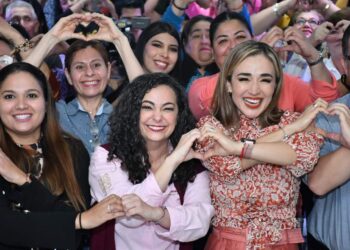 Mujeres de Río Bravo conocen las características de la transformación laboral