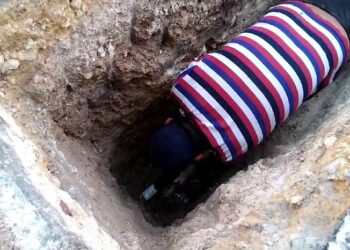 Devuelve COMAPA suministro de agua potable en calles de Villas de Imaq