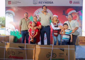 Con alegría disfrutaron Posada Navideña con Carlos Peña Ortiz en la Emiliano Zapata de Reynosa