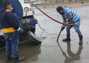 Atendió COMAPA reportes de usuarios del fraccionamiento Valle Soleado