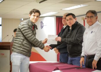 Reciben estudiantes del Instituto Tecnológico Superior de El Mante Beca Futuro Tamaulipas