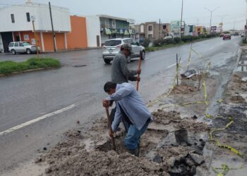 Restauró COMAPA línea de conducción de agua en Vista Hermosa