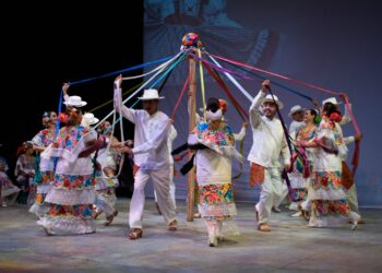 Celebró IRCA danza y tradición en gala folclórica
