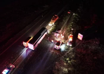 Accidente de autobús de pasajeros deja 10 lesionados en Galeana, NL