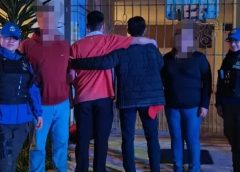 Rescatan a 2 menores víctimas de extorsión telefónica en Monterrey