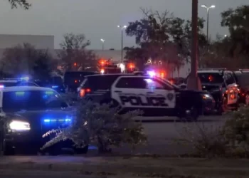 Matan a balazos a hombre y una mujer resulta herida durante tiroteo en Florida