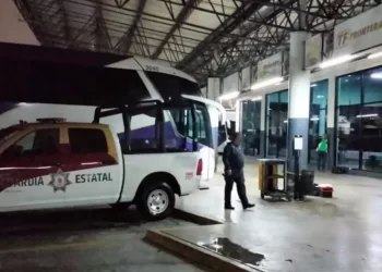 Hombres armados bajan a pasajeros de autobús en autopista Matamoros-Reynosa