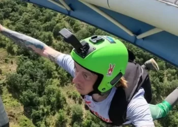 “Saltador base” británico muere al tirarse de un edificio en Tailandia.