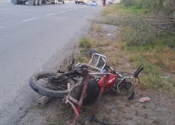 Choca y mata a repartidor